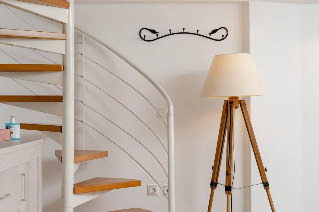 Modern Two Level Apartment In The Heart Of Athens Atenas Exterior foto
