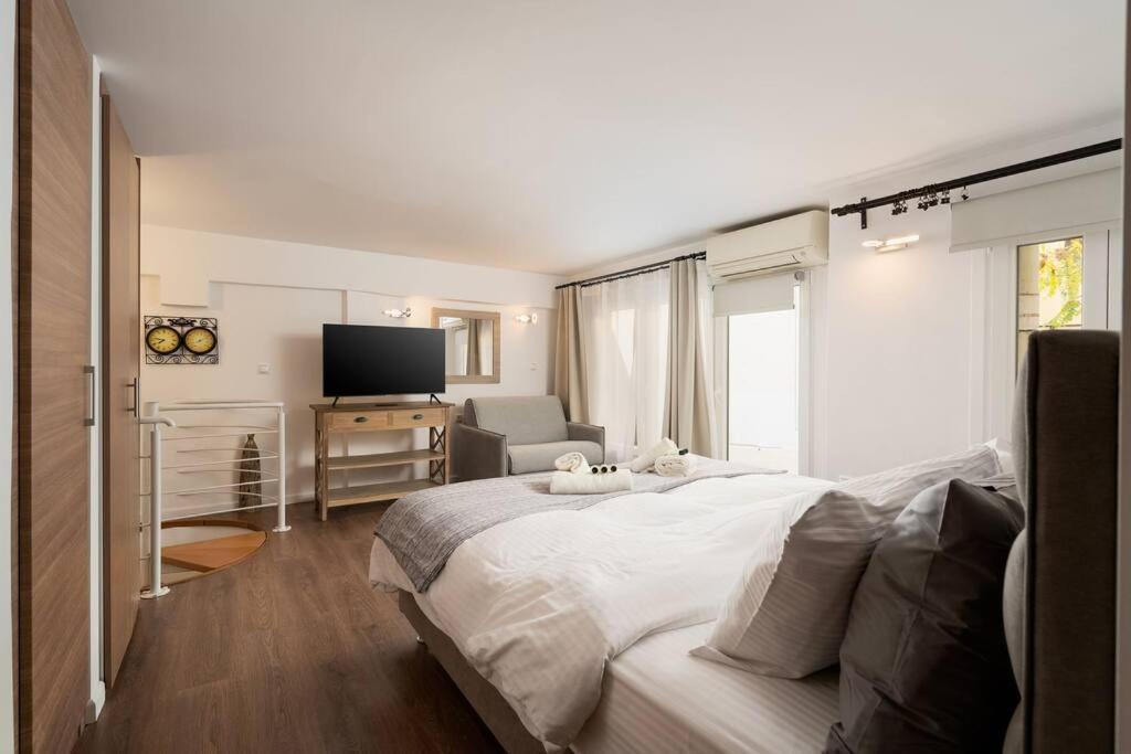 Modern Two Level Apartment In The Heart Of Athens Atenas Exterior foto