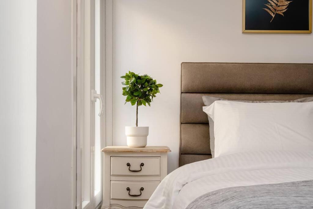 Modern Two Level Apartment In The Heart Of Athens Atenas Exterior foto